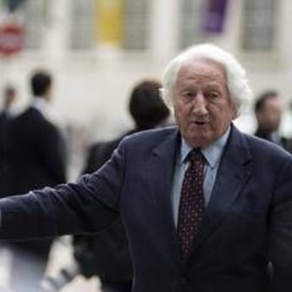 Addio a Giorgio Forattini, il re della satira con le vignette in prima pagina Addio a Giorgio Forattini, il re della satira con le vignette in prima pagina