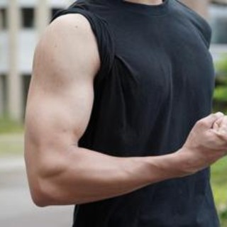 Muscoli forti anche invecchiando? Si può, ecco come avere l'effetto Braccio di ferro Muscoli forti anche invecchiando? Si può, ecco come avere l'effetto Braccio di ferro