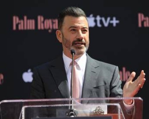 Jimmy Kimmel scoppia in lacrime per Alex Pretti: "Agenti Ice spietati e criminali"
