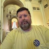 Adinolfi arrestato: "Mi portano in carcere perché scrivo su Facebook" Adinolfi arrestato: "Mi portano in carcere perché scrivo su Facebook"