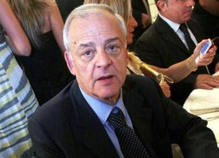 Morto Massimiliano Cencelli, l’uomo che inventò il 'manuale' della spartizione del potere Morto Massimiliano Cencelli, l’uomo che inventò il 'manuale' della spartizione del potere