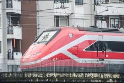 Stop ai treni sulla linea Alta velocità Roma-Firenze, cosa cambia da fino a lunedì 13 aprile