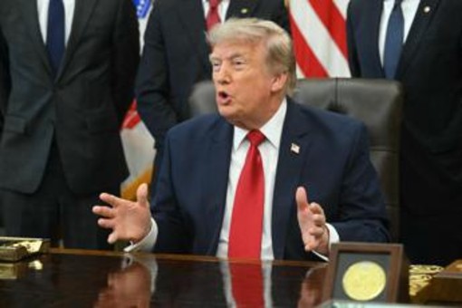 Dazi, Trump pronto a nuova guerra commerciale: nel mirino 60 paesi Dazi, Trump pronto a nuova guerra commerciale: nel mirino 60 paesi