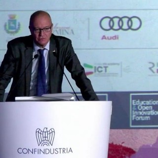 Valditara ai giovani “Problemi non si risolvono sfasciando tutto ma col dialogo”