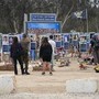 Israele, i due volti del 7 ottobre: sopravvissuti e familiari si riuniscono il giorno del massacro, il governo il 5