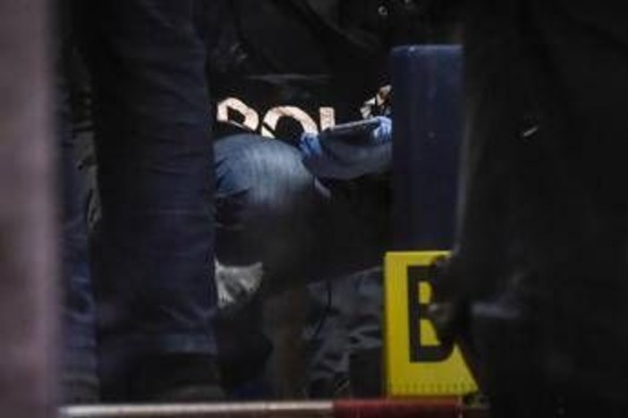 Forlì, ucciso a coltellate dopo una lite nella notte: un sospettato Forlì, ucciso a coltellate dopo una lite nella notte: un sospettato