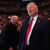 Trump, il nuovo piano: "Blocco subito lo Stretto di Hormuz". Negoziati o attacco? I messaggi all'Iran Trump, il nuovo piano: "Blocco subito lo Stretto di Hormuz". Negoziati o attacco? I messaggi all'Iran