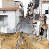 Frana Niscemi, nuovi cedimenti intorno alla biblioteca