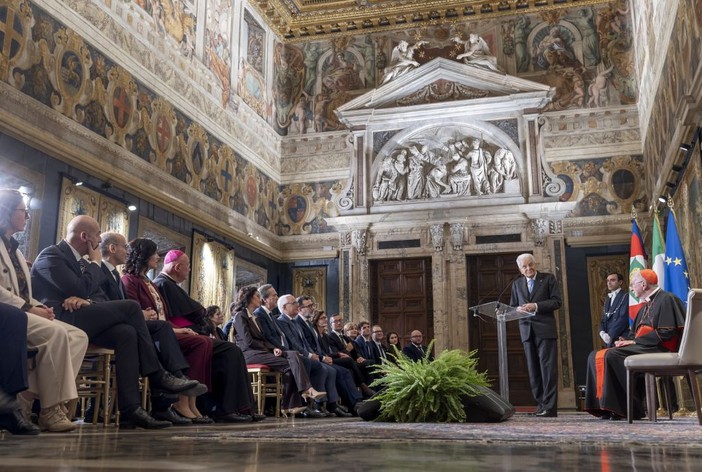 Mattarella “In tempi di incertezza il futuro va disegnato dai giovani”