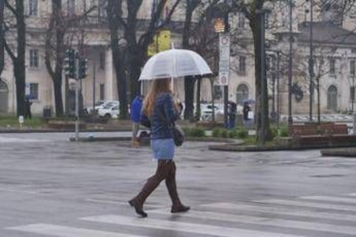 Maltempo, temporali e vento forte su gran parte dell'Italia. Neve in Valle d'Aosta
