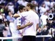 Zverev cade, Sonego lo aiuta a rialzarsi: fair play agli US Open Zverev cade, Sonego lo aiuta a rialzarsi: fair play agli US Open