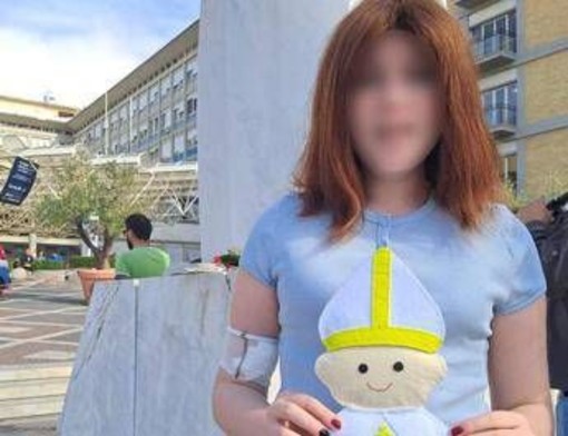 Papa, la 13enne Varvara gli dona un Pontefice di pannolenci in miniatura: "Lo proteggerà dalla malattia" Papa, la 13enne Varvara gli dona un Pontefice di pannolenci in miniatura: "Lo proteggerà dalla malattia"