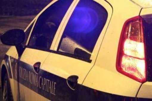 Paura a Roma, uomo armato di coltello spaventa passanti a Centocelle Paura a Roma, uomo armato di coltello spaventa passanti a Centocelle
