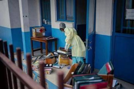 Ebola, ministero della Salute attiva sorveglianza personale organizzazioni da Congo e Uganda: "Compagnie aeree segnalino casi sospetti a bordo" Ebola, ministero della Salute attiva sorveglianza personale organizzazioni da Congo e Uganda: "Compagnie aeree segnalino casi sospetti a bordo"