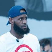 Nba, LeBron James firma con Philadelphia: "E' l'ultimo viaggio"