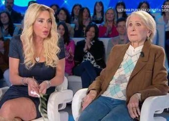 Domenica In, Valeria Marini e la mamma da Mara Venier: cosa è successo un anno fa Domenica In, Valeria Marini e la mamma da Mara Venier: cosa è successo un anno fa