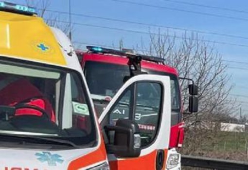 Auto fuori strada nel Mantovano, morto 38enne: gravi i figli di 5 e 10 anni Auto fuori strada nel Mantovano, morto 38enne: gravi i figli di 5 e 10 anni
