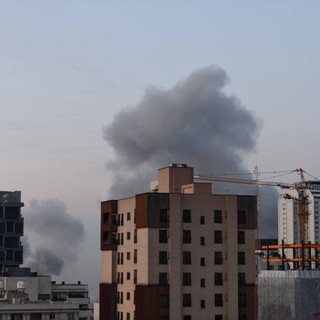 Esplosioni a Teheran e in altre città dell’Iran, risposta missilistica su Tel Aviv