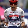 Giro d'Italia, prima tappa in volata a Magnier. Caduta di gruppo in vista del traguardo