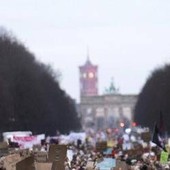 Proteste in Germania dopo voto per Afd in Sassonia‑Anhalt. L'allarme del Consiglio degli Ebrei: "Siamo inorriditi"