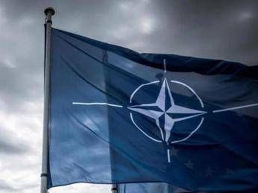 Nato, l'ex generale Pavel: "Alleanza mostri i denti alla Russia, abbattere chi viola spazio aereo" Nato, l'ex generale Pavel: "Alleanza mostri i denti alla Russia, abbattere chi viola spazio aereo"