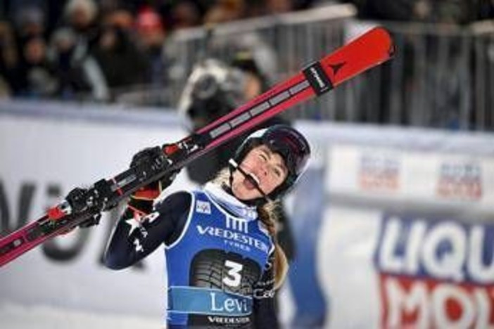 Sci, Shiffrin vince il primo Slalom in Coppa del Mondo. Colturi seconda