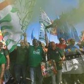 Ex Ilva Taranto, sciopero e blocco delle strade: "Servono misure straordinarie" Ex Ilva Taranto, sciopero e blocco delle strade: "Servono misure straordinarie"