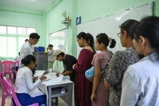 Myanmar, seggi aperti tra repressione e opposizione al bando: esclusa Suu Kyi Myanmar, seggi aperti tra repressione e opposizione al bando: esclusa Suu Kyi