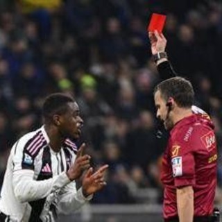 Juventus, chiesta 'grazia' a Gravina per Kalulu: "Riparare torto acclarato" Juventus, chiesta 'grazia' a Gravina per Kalulu: "Riparare torto acclarato"