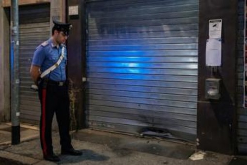 Roma, ordigno in via Casilina: esplosione nella notte davanti a un negozio di noleggio auto Roma, ordigno in via Casilina: esplosione nella notte davanti a un negozio di noleggio auto