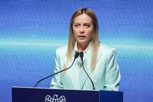 Meloni non molla la presa sull'energia, pressing su Ue per flessibilità: "Italia in Europa non per dire solo sì" Meloni non molla la presa sull'energia, pressing su Ue per flessibilità: "Italia in Europa non per dire solo sì"