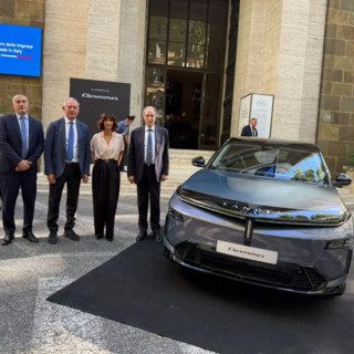 Lancia presenta Gamma il Suv dei 120 anni con design italiano e produzione a Melfi