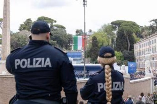 Corte Ue: "Divieto di tatuaggi per le forze di polizia è discriminatorio nei confronti delle donne"