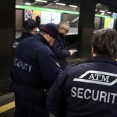 "Cosa guardi? Sono uomo e musulmano", sfregia una ragazza in metro a Milano "Cosa guardi? Sono uomo e musulmano", sfregia una ragazza in metro a Milano