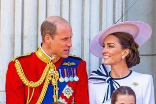 Carlo e Camilla e William e Kate, reali schierati per accogliere Trump a Windsor