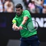 Djokovic sorride: "Grazie Sinner per avermi fatto vincere un match. Alcaraz? Spero di avere ancora benzina..."