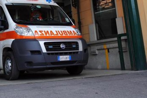 Milano, donna accoltellata al volto: è caccia all'aggressore Milano, donna accoltellata al volto: è caccia all'aggressore