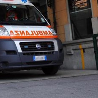 Milano, donna accoltellata al volto: è caccia all'aggressore Milano, donna accoltellata al volto: è caccia all'aggressore