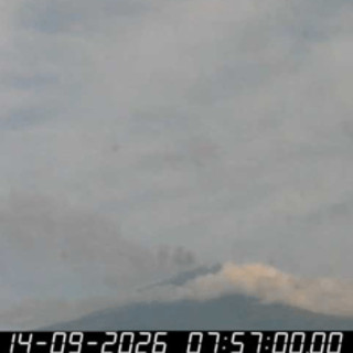 Etna in eruzione, nuovi disagi all'aeroporto di Catania: voli in arrivo sospesi fino alle 16 Etna in eruzione, nuovi disagi all'aeroporto di Catania: voli in arrivo sospesi fino alle 16