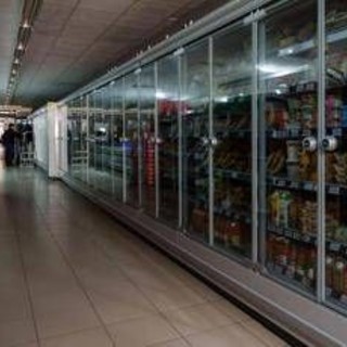 Blackout Spagna, boom ricerche online: quanto resiste cibo in frigo?