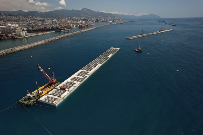 Posato il 26^ cassone della Diga Foranea di Genova