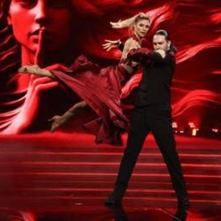 Ballando, Lucarelli furiosa con Colombari-Favilla: "Vi metterei le mani addosso"