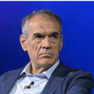 Energia, Cottarelli: "No a tasse sugli extraprofitti, si scoraggiano gli investimenti" Energia, Cottarelli: "No a tasse sugli extraprofitti, si scoraggiano gli investimenti"