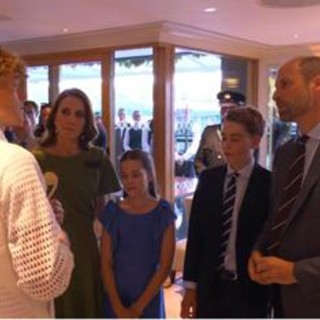 Sinner, il Re di Wimbledon incontra la Royal Family: "Giocate a tennis?"
