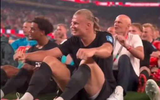 Mondiali, Norvegia passa ai sedicesimi e festeggia con la 'Viking Row' Mondiali, Norvegia passa ai sedicesimi e festeggia con la 'Viking Row'