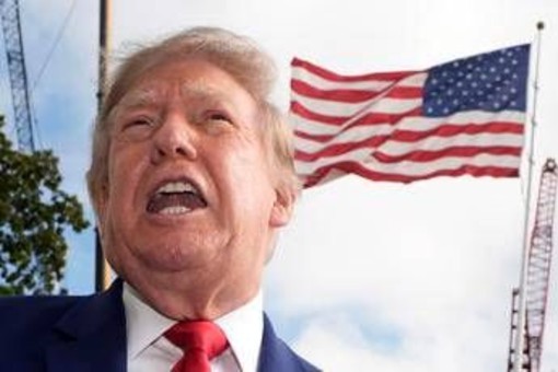 Trump blocca le sanzioni alla Russia, Zelensky accusa: "Nuovo favore a Putin" Trump blocca le sanzioni alla Russia, Zelensky accusa: "Nuovo favore a Putin"