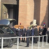 L’ultimo saluto a Valentino, “Grazie per avere creato bellezza” L’ultimo saluto a Valentino, “Grazie per avere creato bellezza”