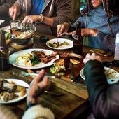 Dalla colomba alle uova, fino a 3.000 calorie a pranzo: i consigli dell'esperta dopo gli eccessi Dalla colomba alle uova, fino a 3.000 calorie a pranzo: i consigli dell'esperta dopo gli eccessi