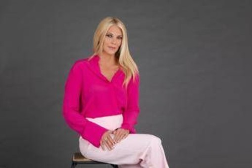 Eleonora Daniele 'unstoppable', 50 anni e mille progetti: "La tv urlata non funziona, il pubblico ha bisogno di ascolto"