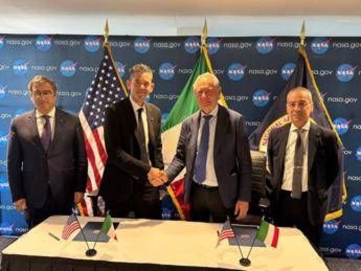 Spazio, Urso: "Imprese italiane costruiranno primo modulo abitativo sulla Luna e presto porteremo anche un astronauta italiano"